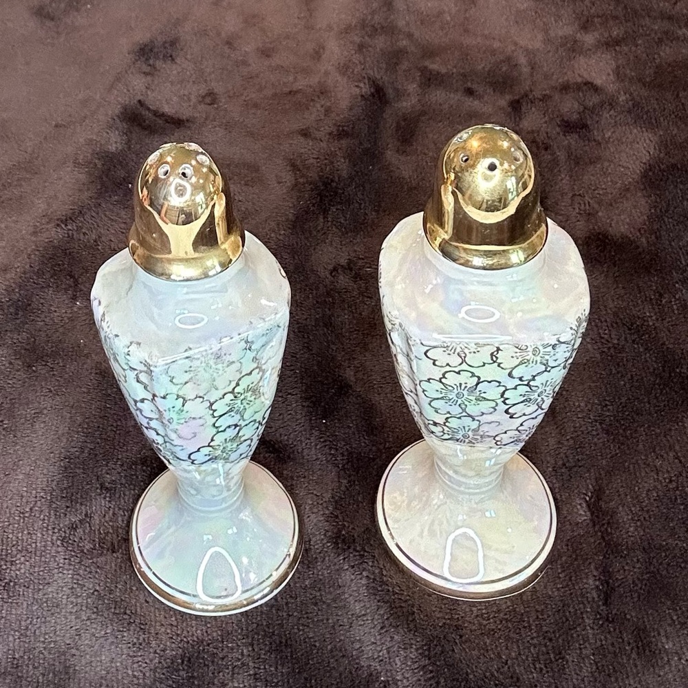 Salt & Pepper Shakers Elegant Gold Floral Pedestal Iridescent Great Condition